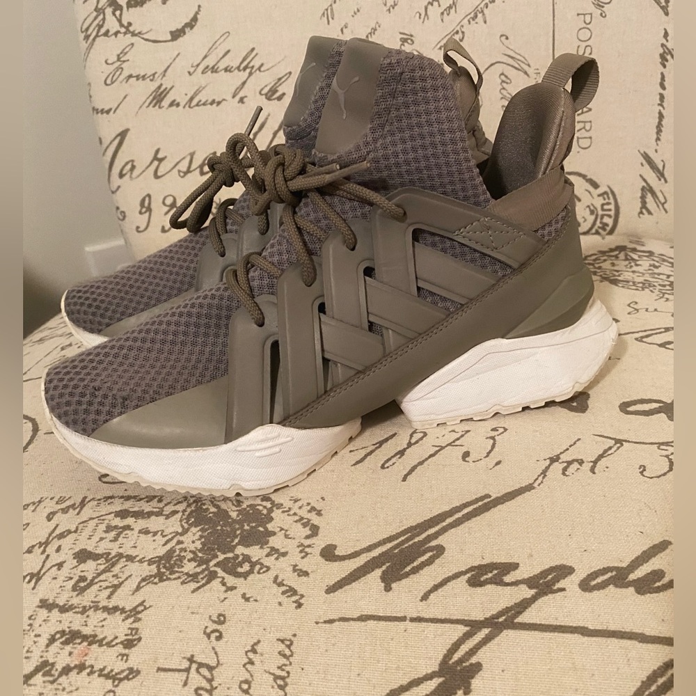 Grey puma sneaker